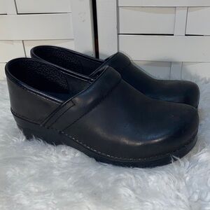 Dansko Black Leather Stapled Professional Clogs Size 40/ 9.5-10